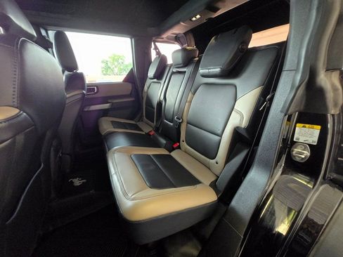 Used 2023 Ford Bronco Wildtrak image 27