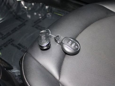 Used 2015 MINI Cooper 4-Door Hardtop image 11