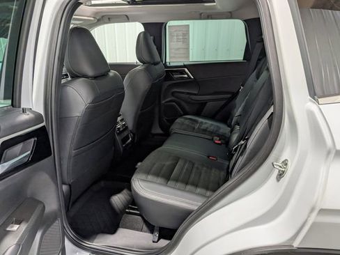 Used 2023 Mitsubishi Outlander 4WD Plug-In Hybrid image 10