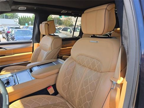 Used 2023 Jeep Grand Wagoneer Series III AWD/4WD image 22