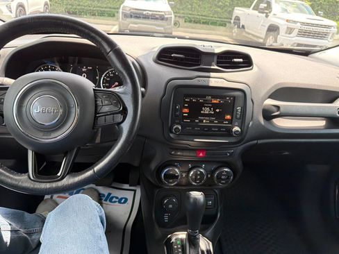 Used 2016 Jeep Renegade Latitude AWD/4WD image 23