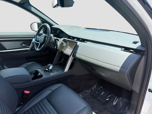 Used 2025 Land Rover Discovery Sport Dynamic SE AWD/4WD image 14