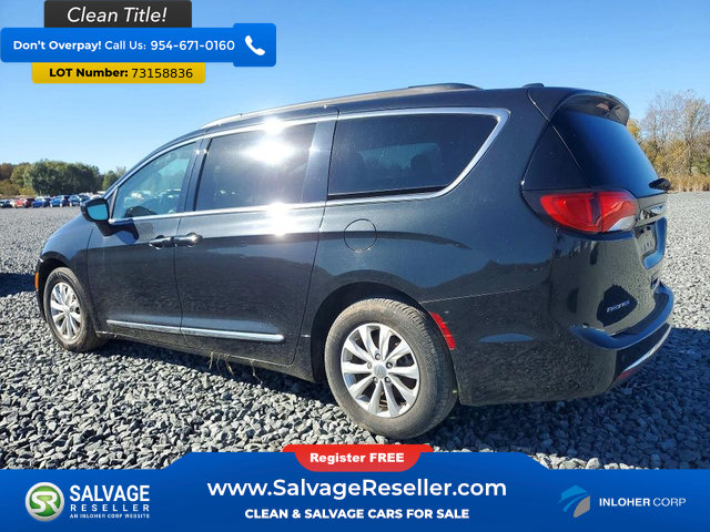 Used 2017 Chrysler Pacifica Touring-L FWD image 3