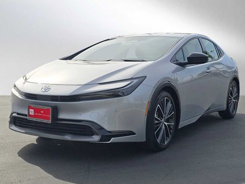 Used 2025 Toyota Prius XLE image 7