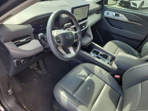 Certified 2025 Ford Explorer Active w/ Active Comfort Package RWD image 18
