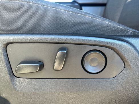 Used 2025 Chevrolet Silverado 1500 LT image 35