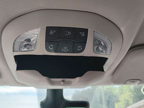 Used 2023 Chrysler Pacifica Touring-L FWD image 22