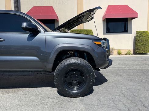 Used 2021 Toyota Tacoma TRD Sport w/ Technology Package AWD/4WD image 33