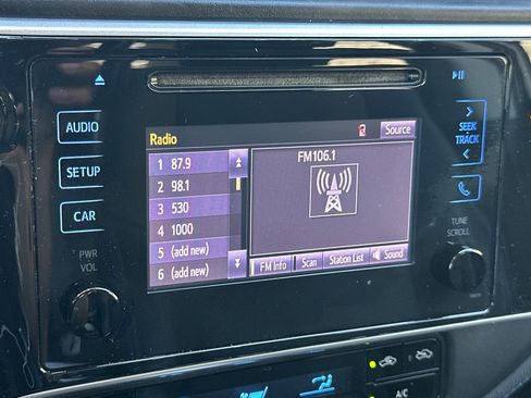 Used 2019 Toyota Corolla SE FWD image 19