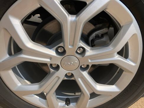 Used 2024 Jeep Compass Latitude AWD/4WD image 9