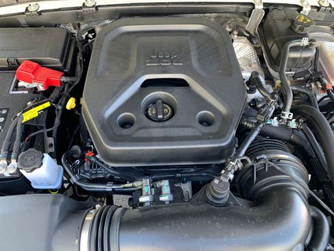 Used 2025 Jeep Wrangler Sahara image 31