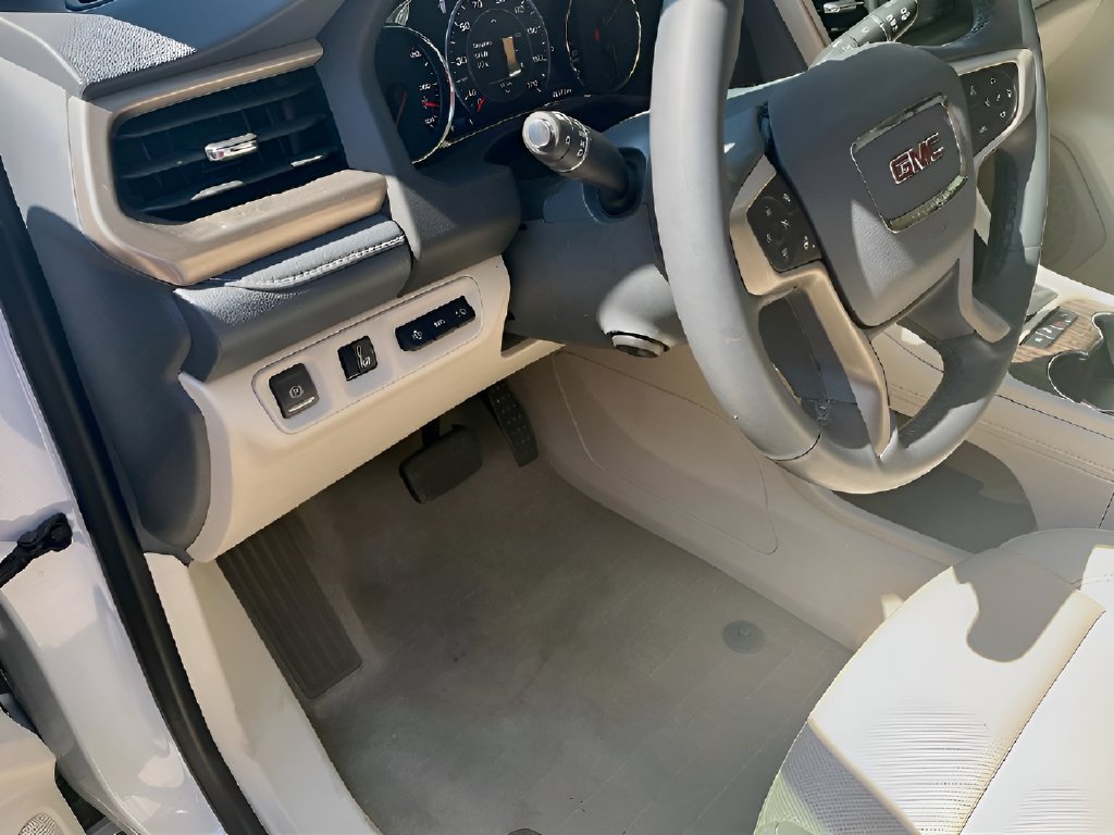 Used 2023 GMC Acadia Denali w/ Trailering Package FWD image 10
