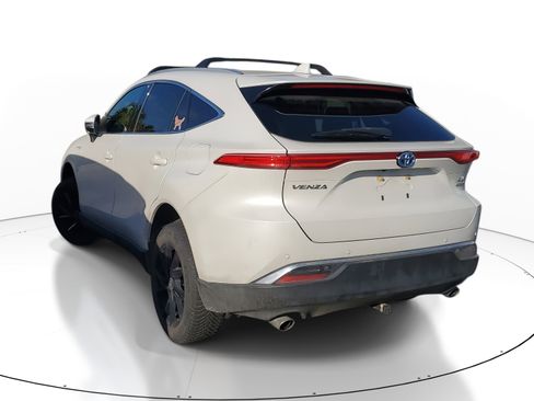 Certified 2021 Toyota Venza XLE w/ Softex Package image 4