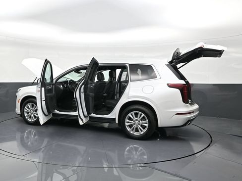 Used 2021 Cadillac XT6 Luxury FWD image 32