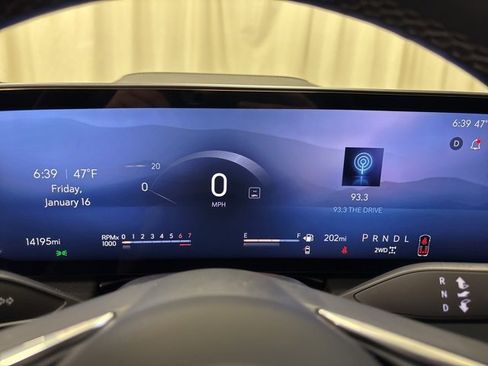 Used 2025 Buick Enclave Preferred image 27