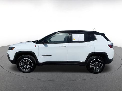Used 2025 Jeep Compass Trailhawk w/ Trailer Tow Group image 9