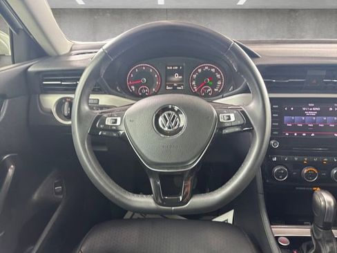 Used 2022 Volkswagen Passat 2.0T SE FWD image 25