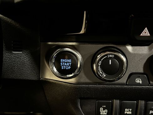 Used 2018 Toyota Tacoma TRD Sport w/ Technology Package AWD/4WD image 34