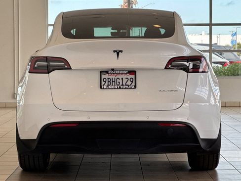 Used 2022 Tesla Model Y Long Range AWD/4WD image 5