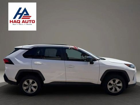 Used 2019 Toyota RAV4 LE FWD image 4