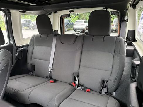 Used 2022 Jeep Wrangler Unlimited Sport AWD/4WD image 23