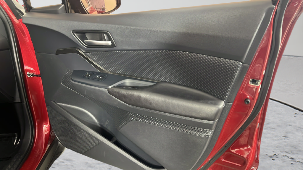 Used 2019 Toyota C-HR LE FWD image 19