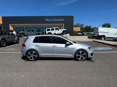 Used 2015 Volkswagen Golf 4-Door FWD image 8
