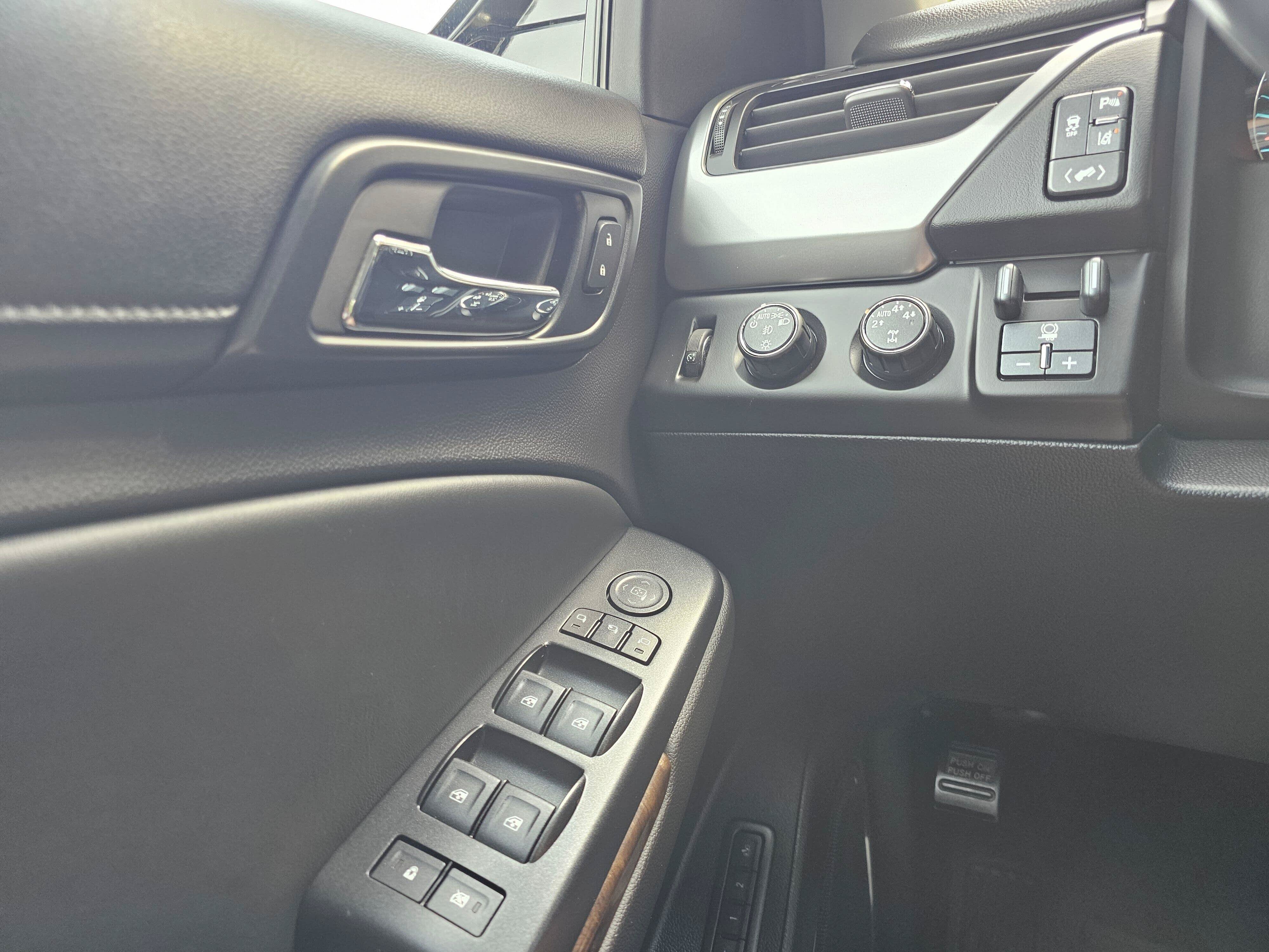 Used 2015 Chevrolet Suburban LT AWD/4WD image 31