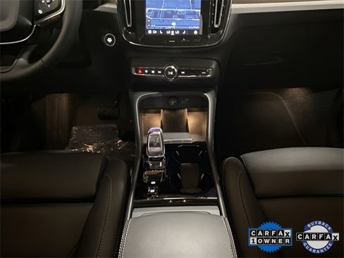 Used 2025 Volvo XC40 B5 Plus image 13