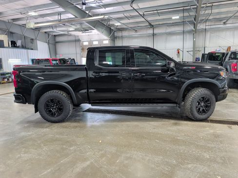 Used 2023 Chevrolet Silverado 1500 ZR2 w/ Technology Package AWD/4WD image 2