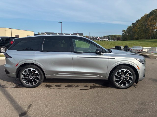 Used 2024 Lincoln Nautilus Reserve w/ Equipment Group 202A AWD/4WD image 7