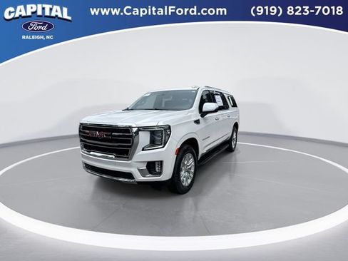Used 2022 GMC Yukon XL SLT w/ SLT Luxury Package AWD/4WD image 4