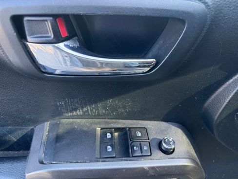Used 2016 Toyota Tacoma TRD Off-Road w/ Towing Package AWD/4WD image 18