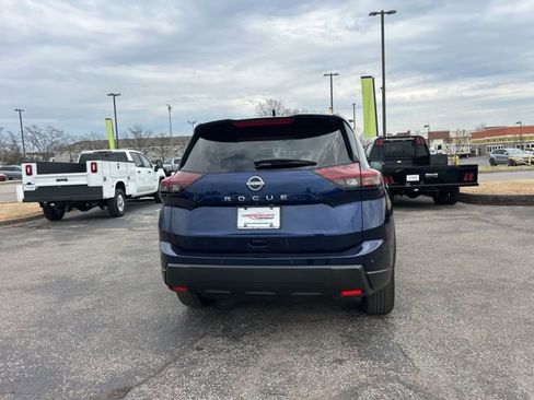Used 2025 Nissan Rogue SV image 4