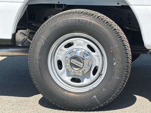New 2026 Ford F250 XL w/ XL Chrome Package RWD image 29