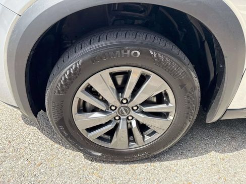 Used 2025 Nissan Pathfinder SV FWD image 4