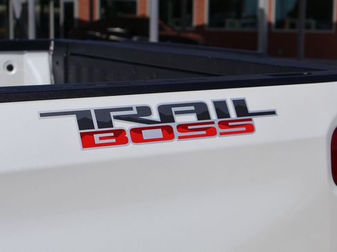 Used 2024 Chevrolet Silverado 1500 LT Trail Boss w/ Convenience Package II AWD/4WD image 3