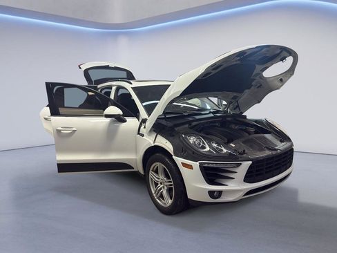 Used 2017 Porsche Macan image 8