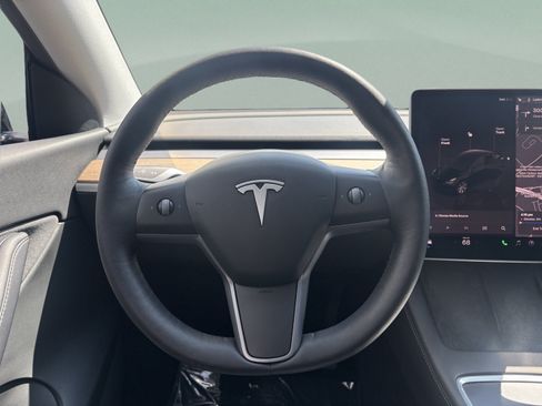 Used 2022 Tesla Model Y Long Range AWD/4WD image 7