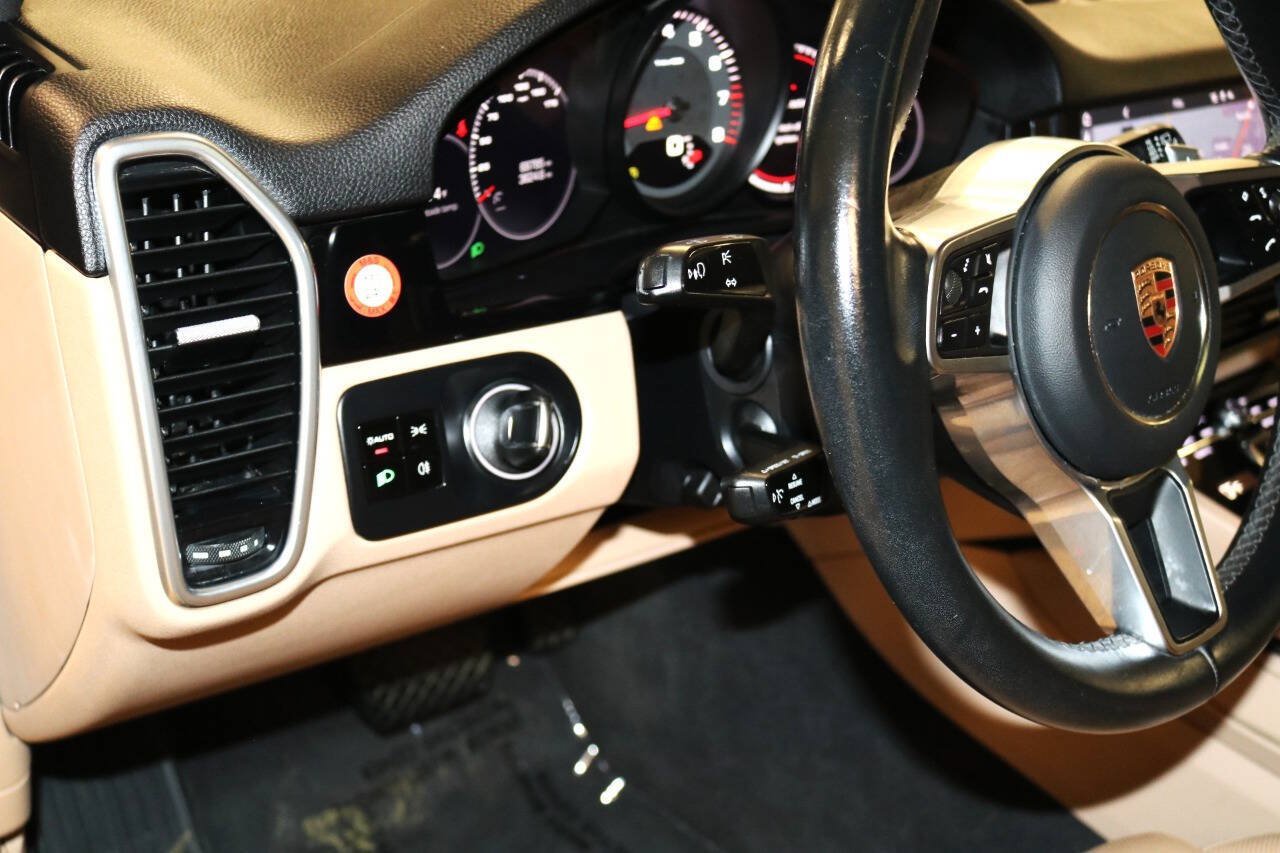 Used 2020 Porsche Cayenne Turbo AWD/4WD image 57