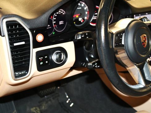 Used 2020 Porsche Cayenne Turbo AWD/4WD image 57