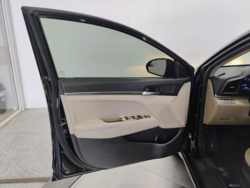 Used 2020 Hyundai Elantra SE w/ Cargo Package (C1) FWD image 12