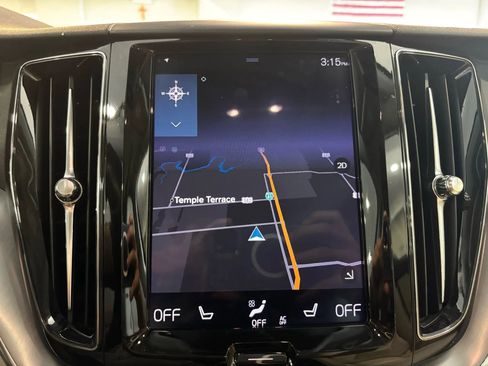 Used 2019 Volvo XC60 T5 Momentum w/ Premium Package image 38