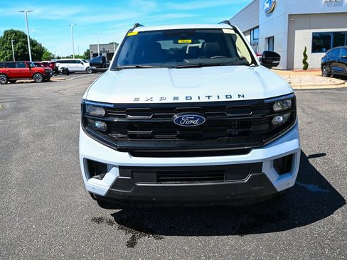 Used 2025 Ford Expedition Active AWD/4WD image 10