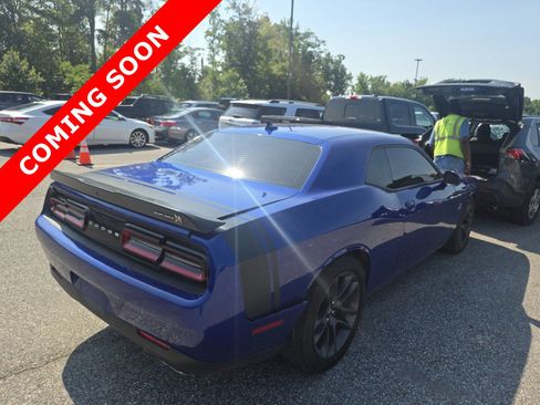 Used 2022 Dodge Challenger R/T Scat Pack w/ Driver Convenience Group RWD image 3