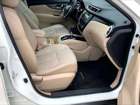 Used 2016 Nissan Rogue SL w/ SL Premium Package FWD image 9