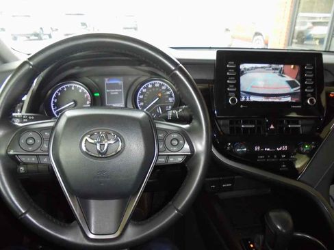 Used 2023 Toyota Camry SE w/ Convenience Package image 6