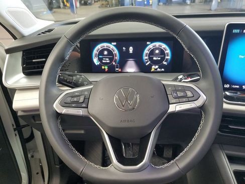 New 2025 Volkswagen Tiguan SE image 17
