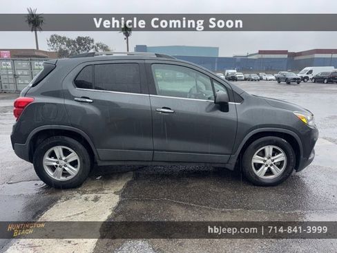 Used 2017 Chevrolet Trax LT w/ LT Convenience Package image 4