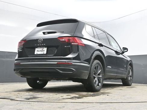 Used 2022 Volkswagen Tiguan SE image 38